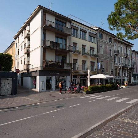 By The Lake Apartments - Centro Storico ديسينسانو ديل غاردا المظهر الخارجي الصورة