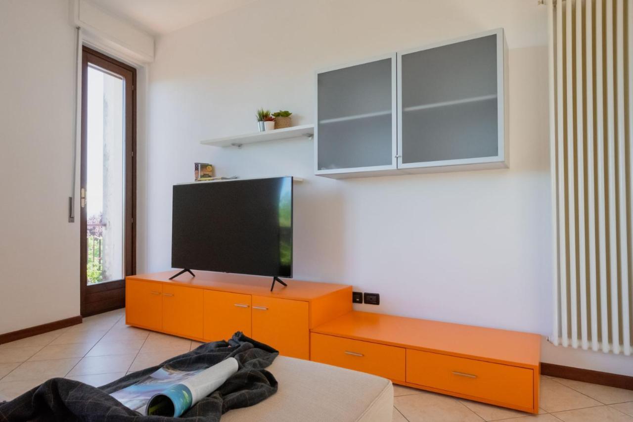 By The Lake Apartments - Centro Storico ديسينسانو ديل غاردا المظهر الخارجي الصورة