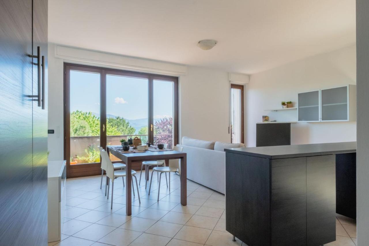 By The Lake Apartments - Centro Storico ديسينسانو ديل غاردا المظهر الخارجي الصورة