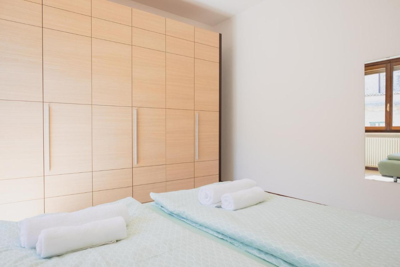 By The Lake Apartments - Centro Storico ديسينسانو ديل غاردا المظهر الخارجي الصورة