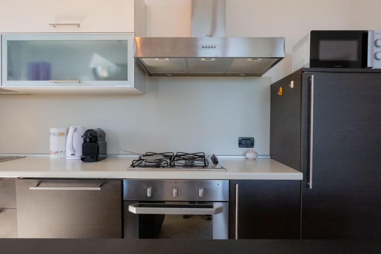 By The Lake Apartments - Centro Storico ديسينسانو ديل غاردا المظهر الخارجي الصورة