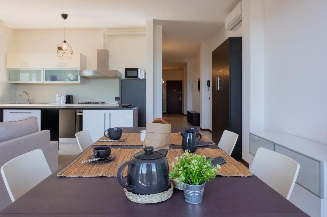 By The Lake Apartments - Centro Storico ديسينسانو ديل غاردا المظهر الخارجي الصورة