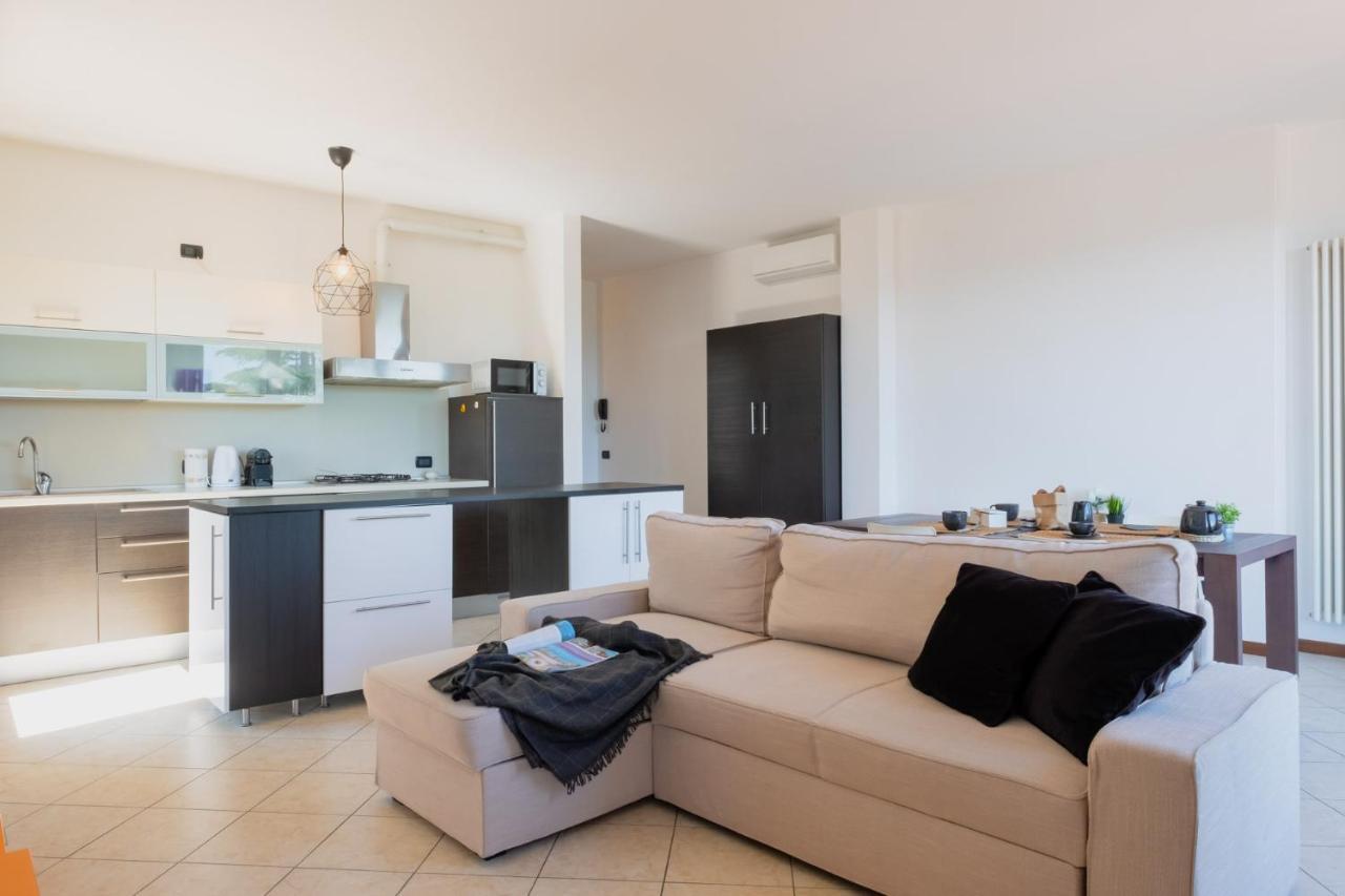 By The Lake Apartments - Centro Storico ديسينسانو ديل غاردا المظهر الخارجي الصورة