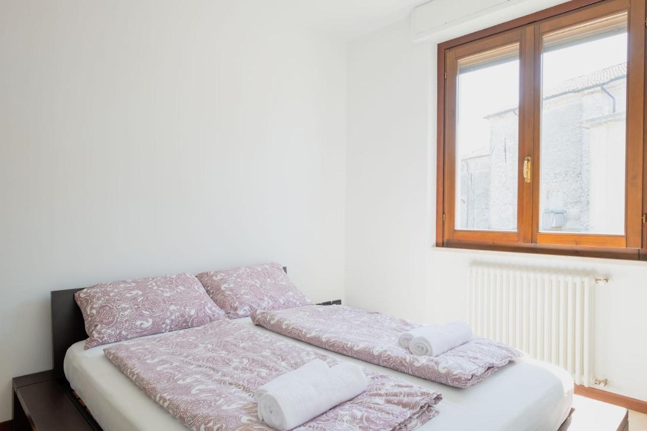 By The Lake Apartments - Centro Storico ديسينسانو ديل غاردا المظهر الخارجي الصورة
