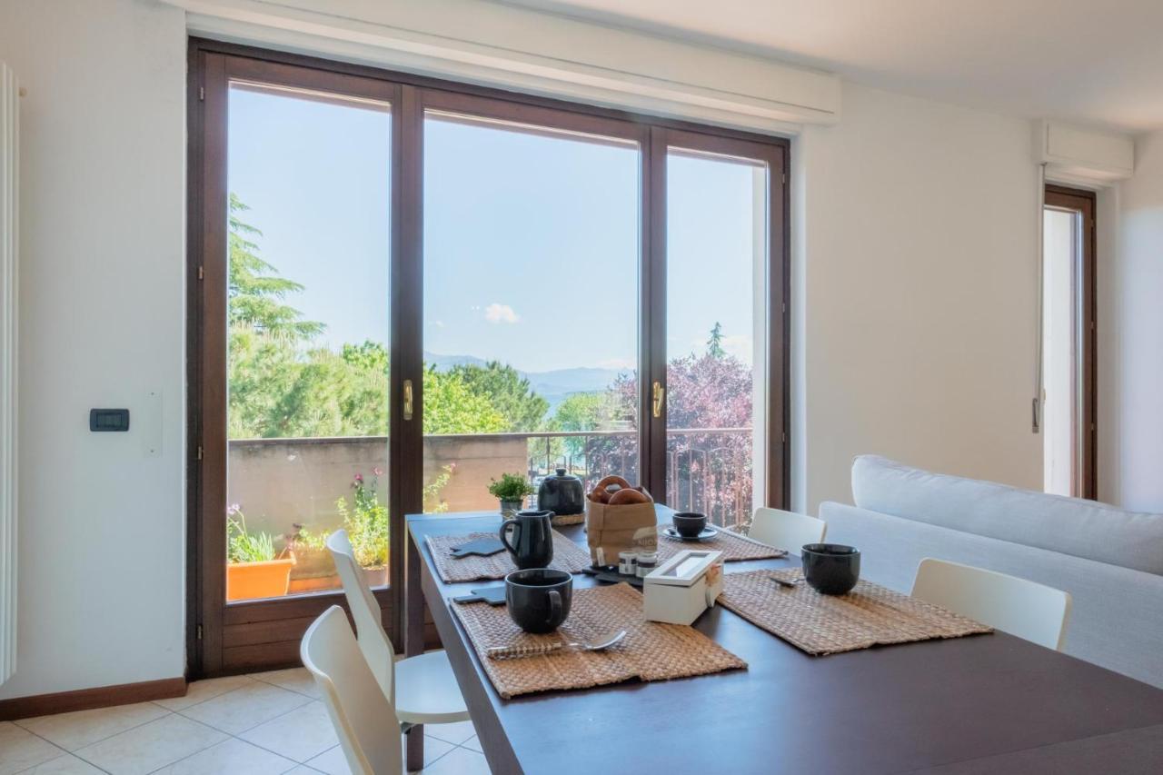 By The Lake Apartments - Centro Storico ديسينسانو ديل غاردا المظهر الخارجي الصورة