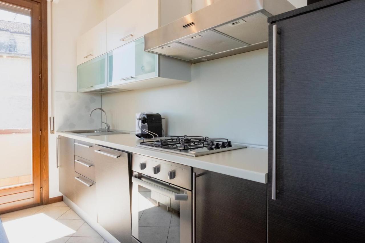 By The Lake Apartments - Centro Storico ديسينسانو ديل غاردا المظهر الخارجي الصورة