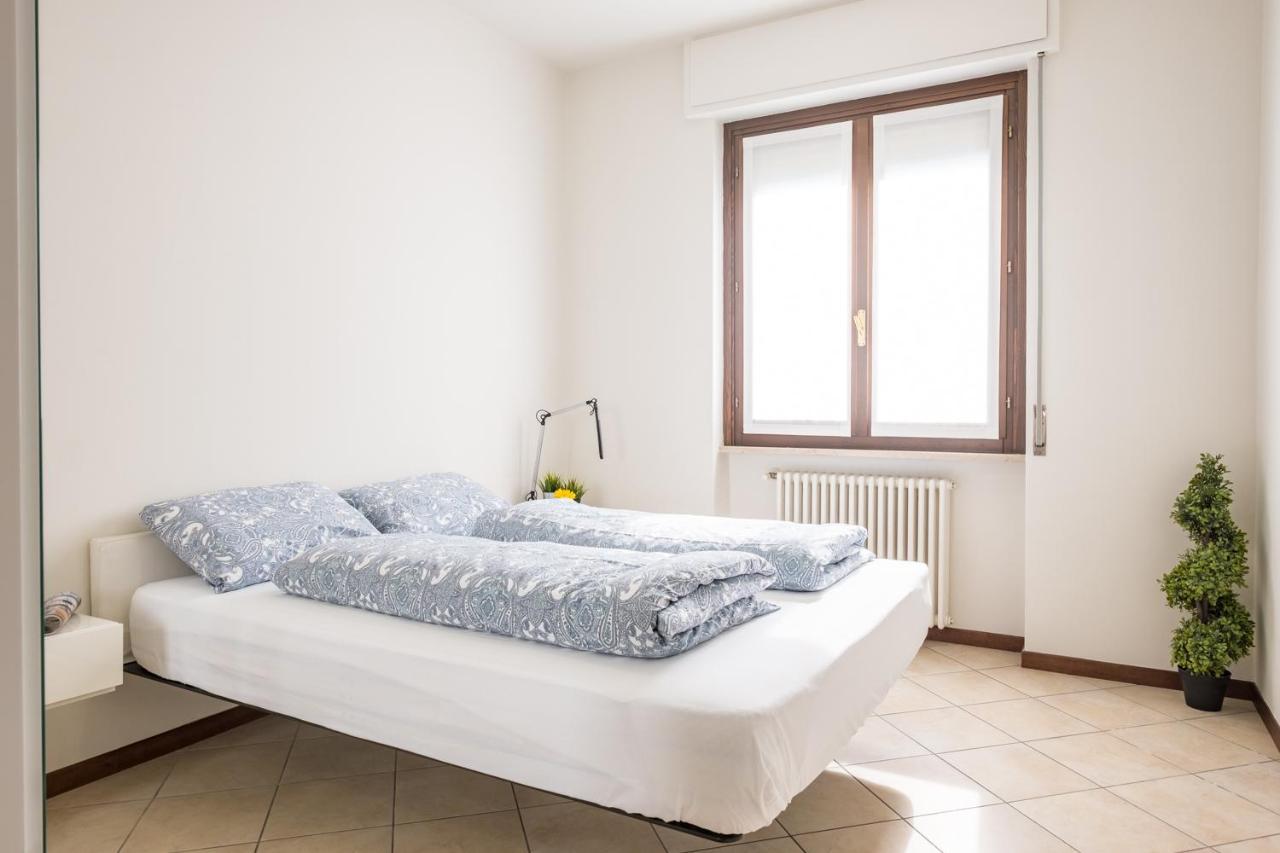 By The Lake Apartments - Centro Storico ديسينسانو ديل غاردا المظهر الخارجي الصورة