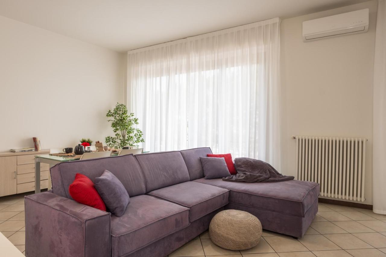By The Lake Apartments - Centro Storico ديسينسانو ديل غاردا المظهر الخارجي الصورة