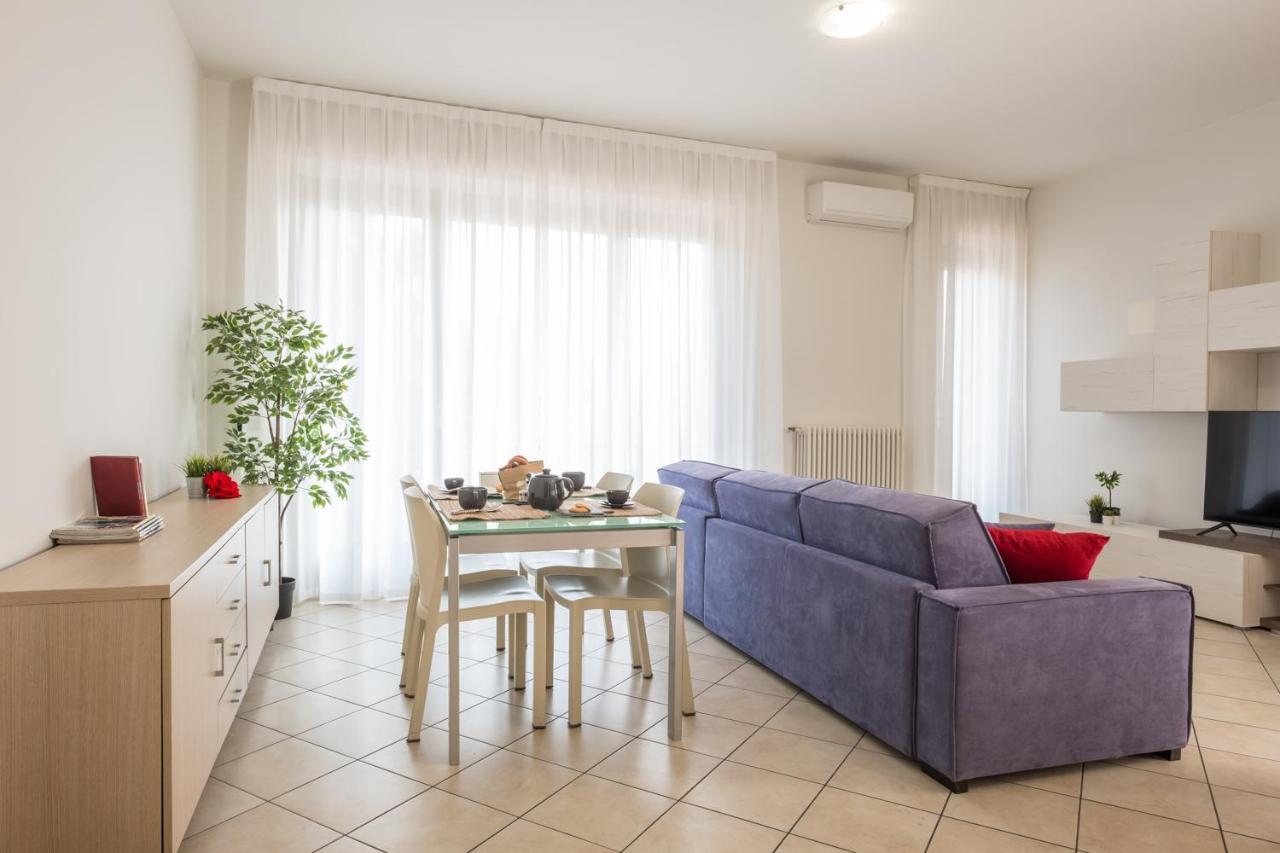 By The Lake Apartments - Centro Storico ديسينسانو ديل غاردا المظهر الخارجي الصورة