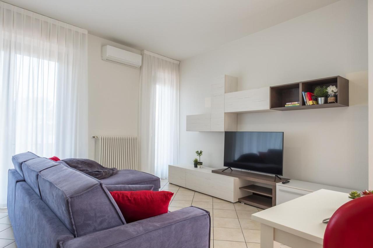 By The Lake Apartments - Centro Storico ديسينسانو ديل غاردا المظهر الخارجي الصورة