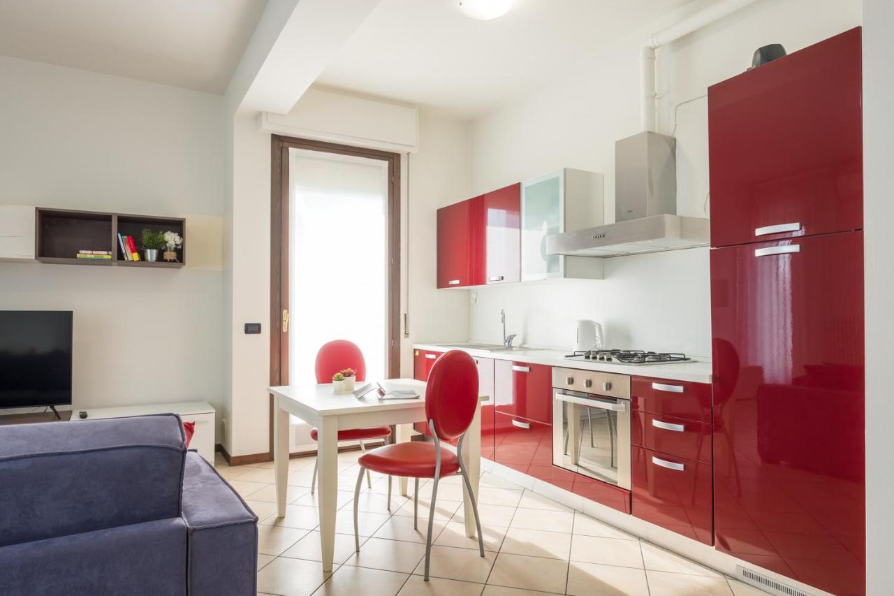 By The Lake Apartments - Centro Storico ديسينسانو ديل غاردا المظهر الخارجي الصورة
