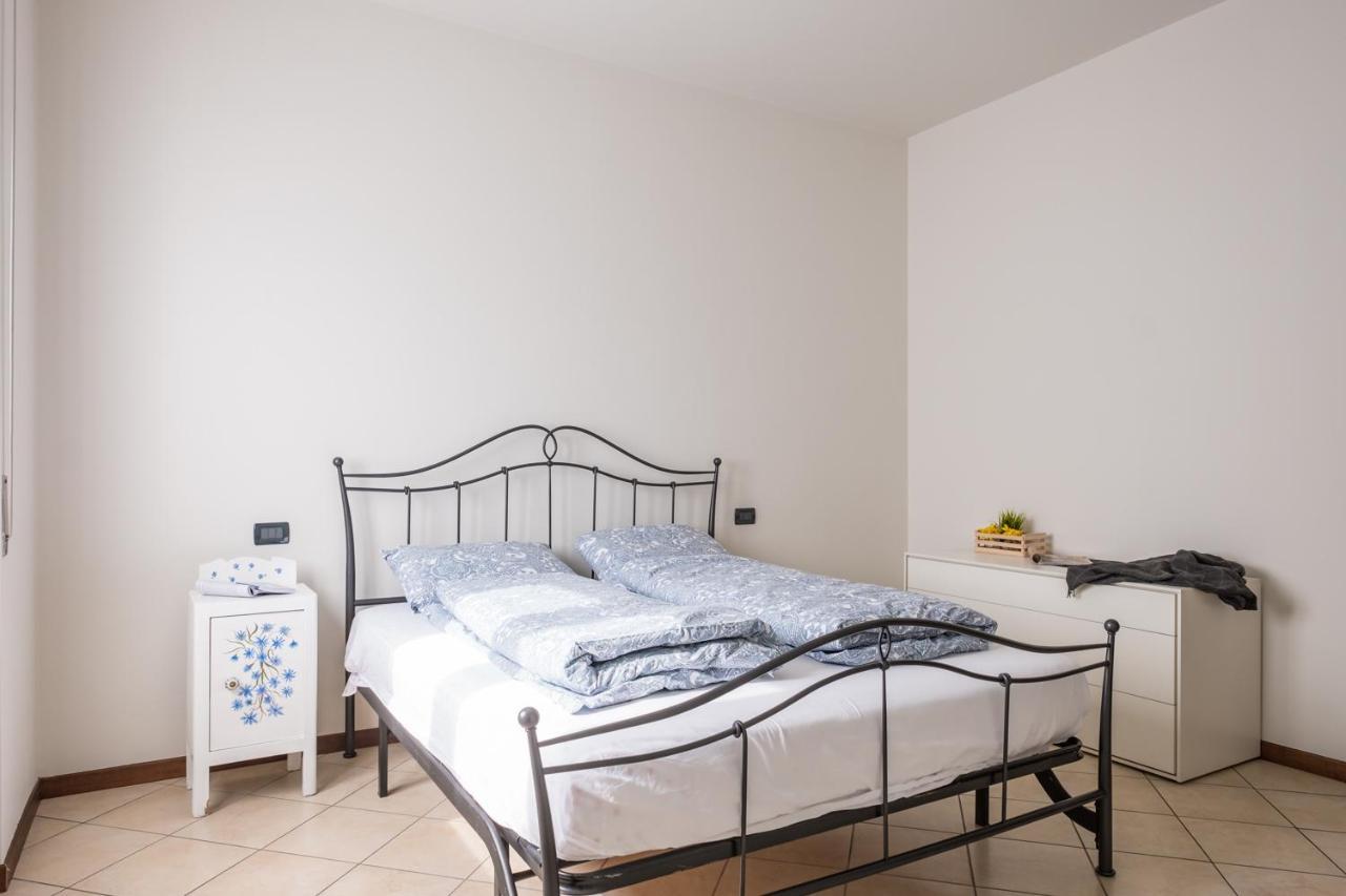 By The Lake Apartments - Centro Storico ديسينسانو ديل غاردا المظهر الخارجي الصورة