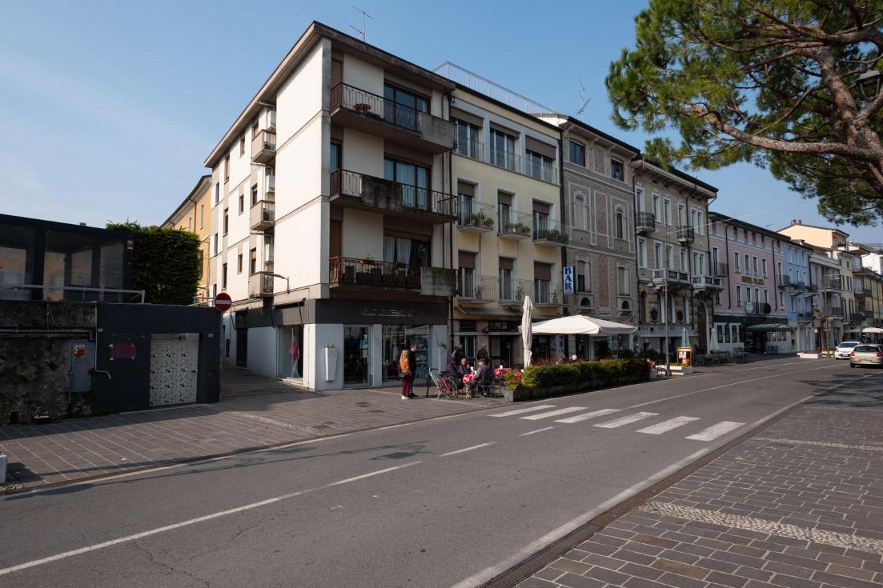 By The Lake Apartments - Centro Storico ديسينسانو ديل غاردا المظهر الخارجي الصورة