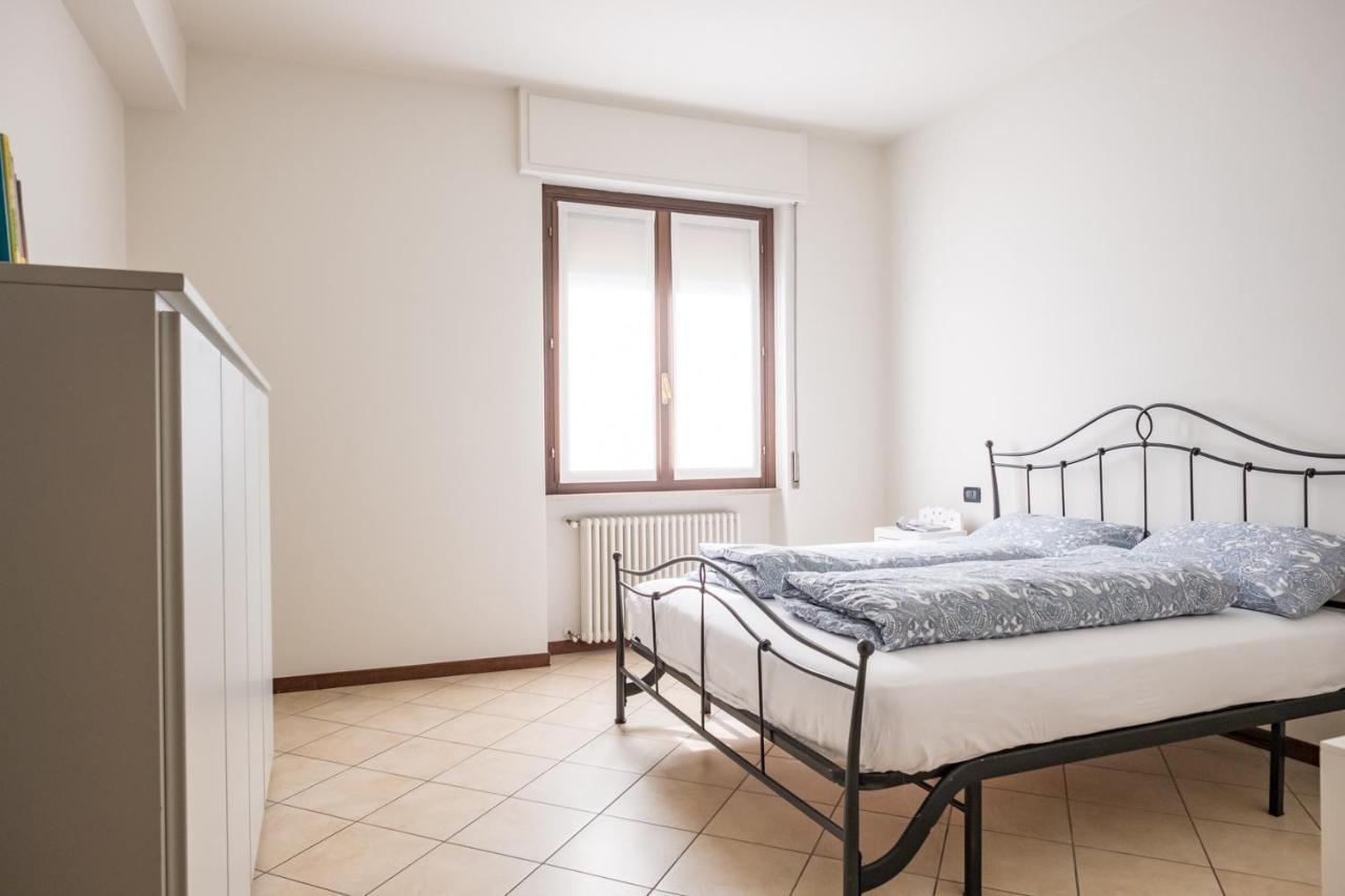 By The Lake Apartments - Centro Storico ديسينسانو ديل غاردا المظهر الخارجي الصورة
